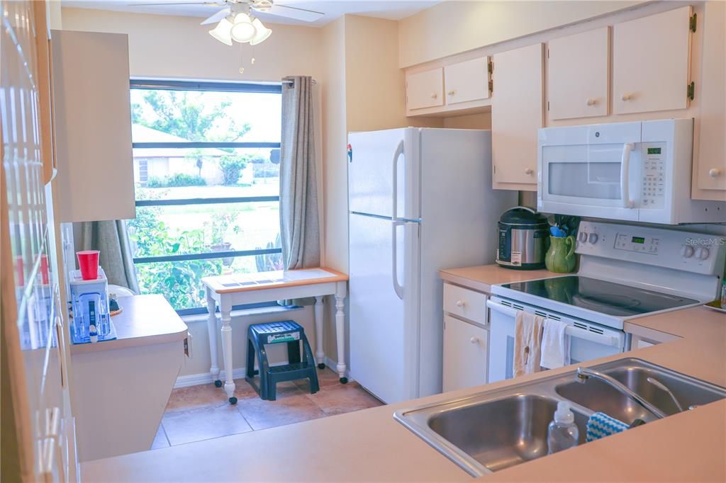 For Rent: $2,500 (2 beds, 2 baths, 1044 Square Feet)