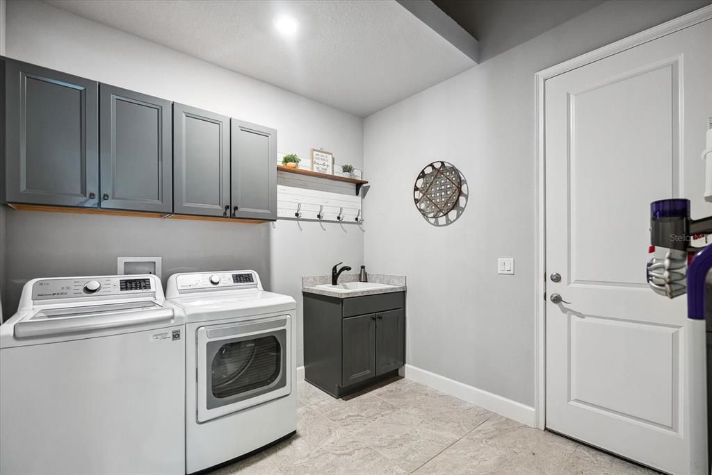 Active With Contract: $979,000 (3 beds, 2 baths, 2742 Square Feet)