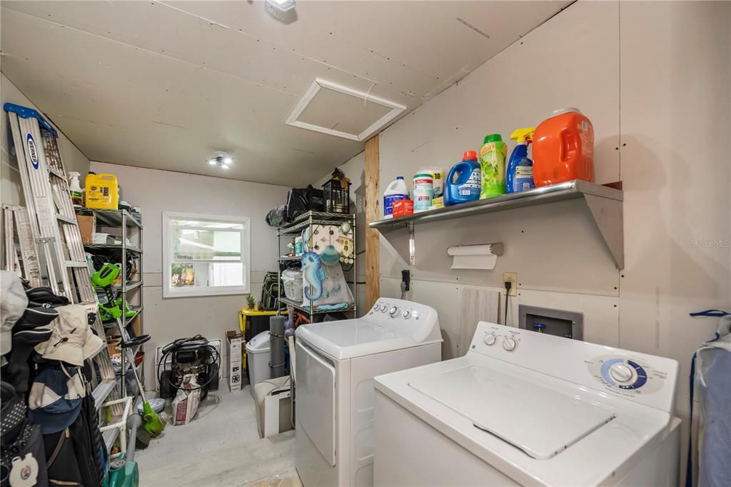 For Sale: $390,000 (2 beds, 2 baths, 1390 Square Feet)