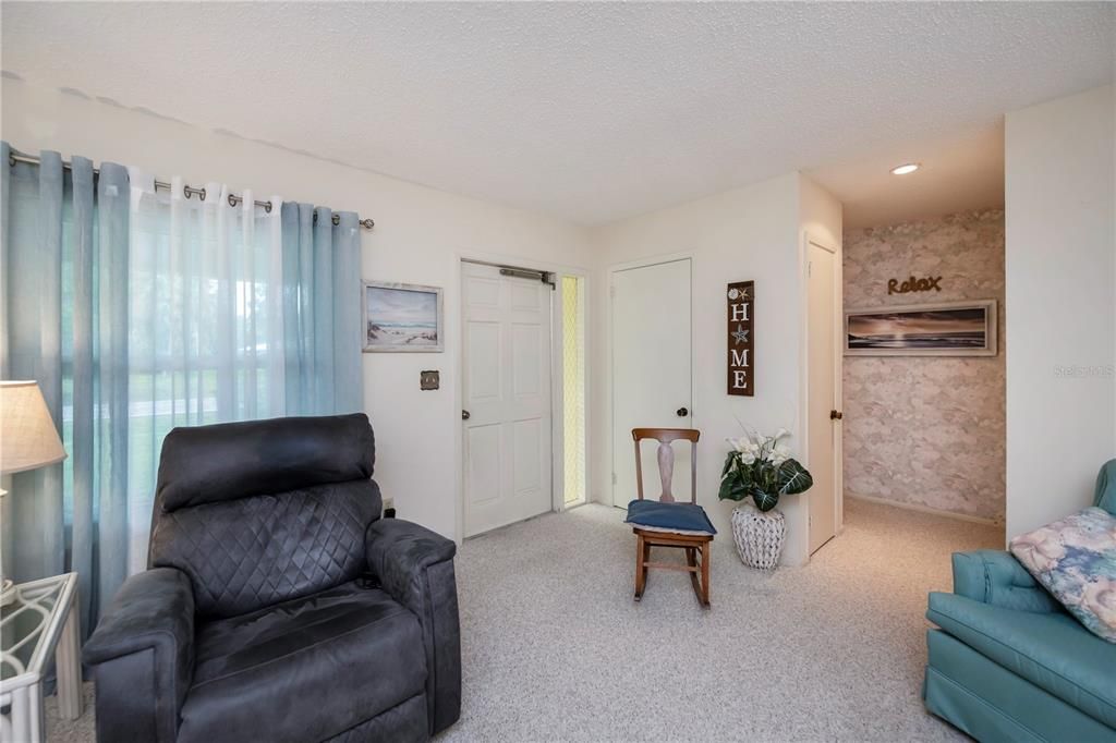 For Sale: $390,000 (2 beds, 2 baths, 1390 Square Feet)