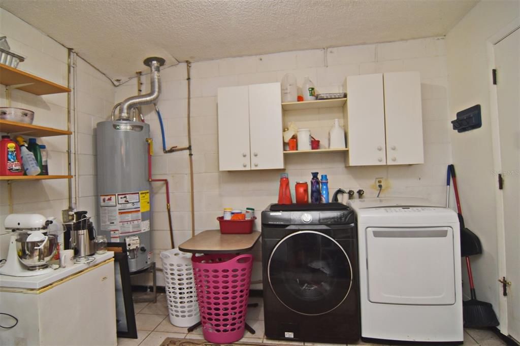 HUGE LAUNDRY ROOM