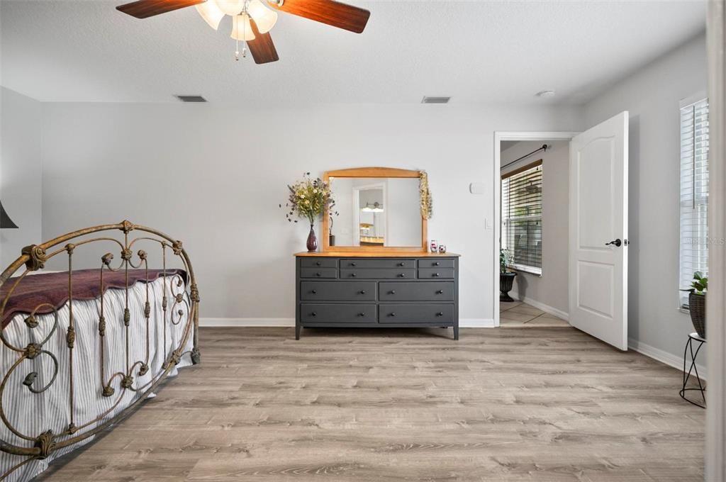 Active With Contract: $524,900 (3 beds, 2 baths, 2020 Square Feet)