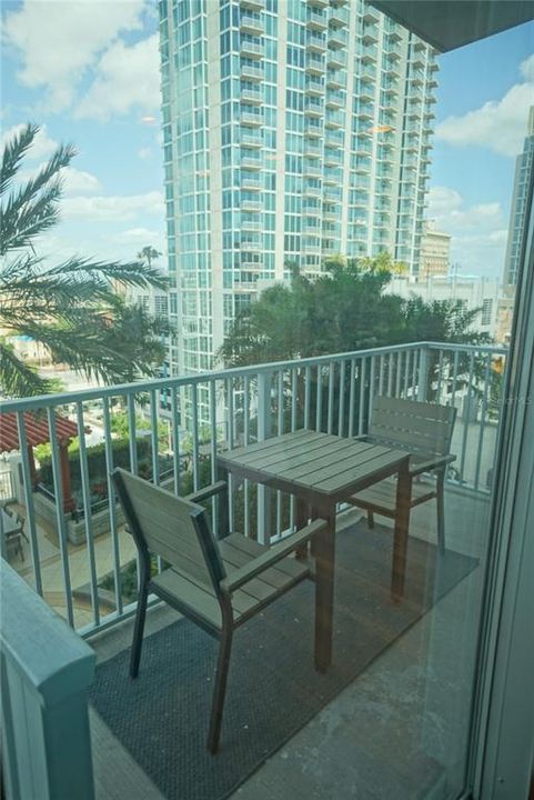 Active With Contract: $2,200 (1 beds, 1 baths, 772 Square Feet)