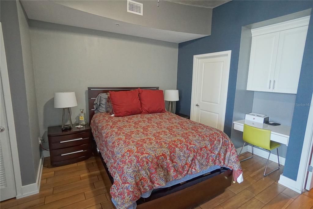 Active With Contract: $2,200 (1 beds, 1 baths, 772 Square Feet)