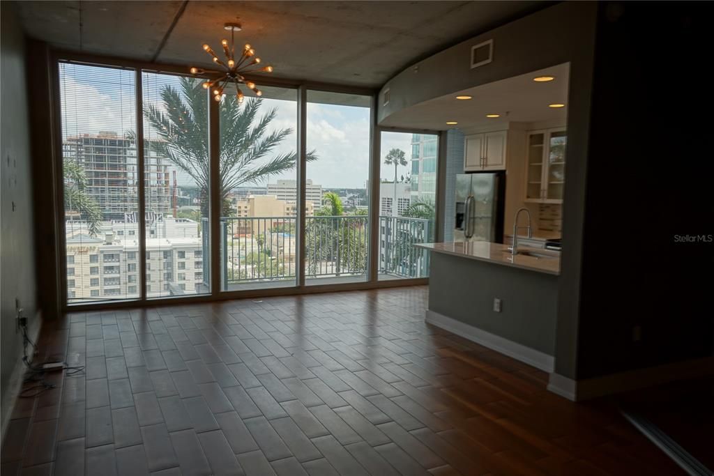 Active With Contract: $2,200 (1 beds, 1 baths, 772 Square Feet)