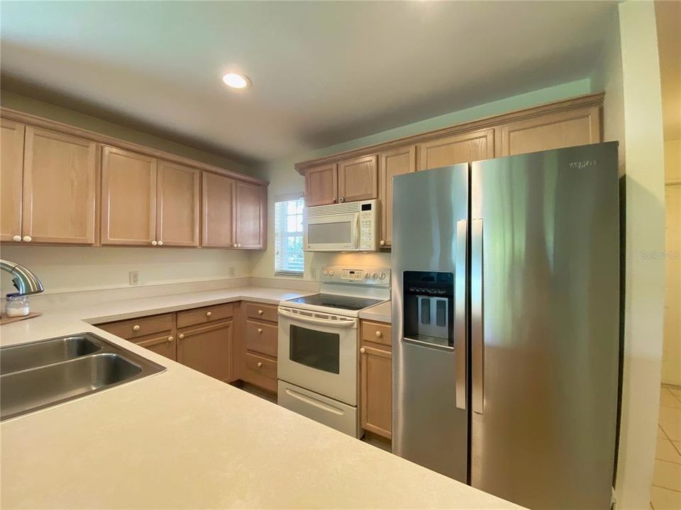 For Sale: $235,000 (2 beds, 2 baths, 1047 Square Feet)