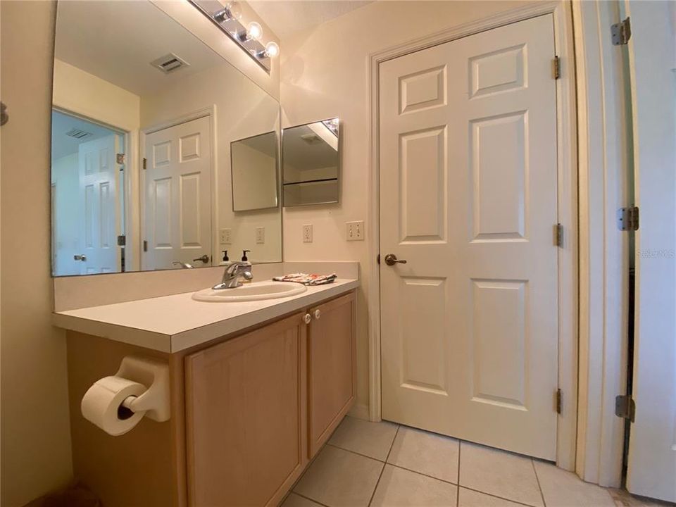 For Sale: $235,000 (2 beds, 2 baths, 1047 Square Feet)