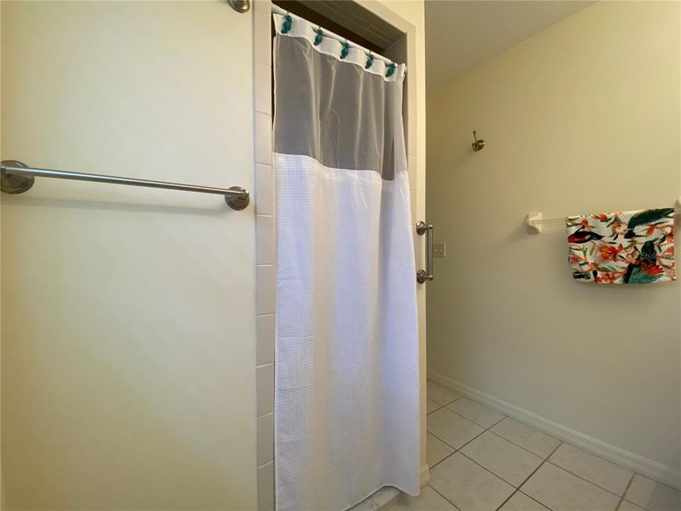 For Sale: $235,000 (2 beds, 2 baths, 1047 Square Feet)