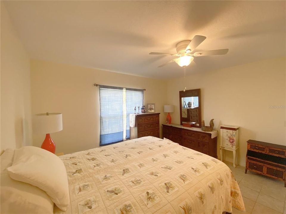 For Sale: $235,000 (2 beds, 2 baths, 1047 Square Feet)