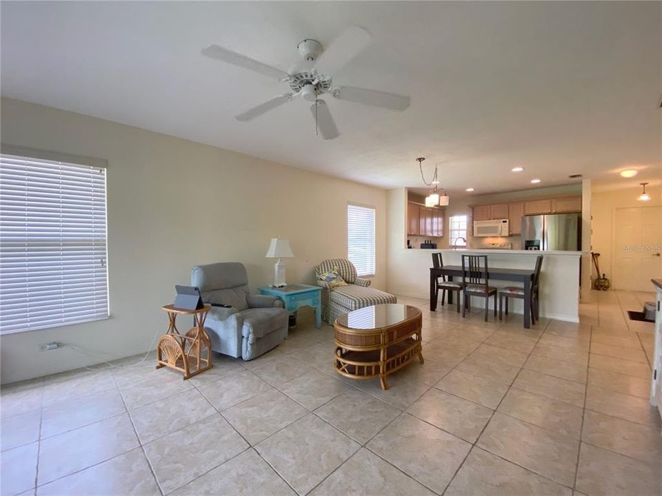 For Sale: $235,000 (2 beds, 2 baths, 1047 Square Feet)