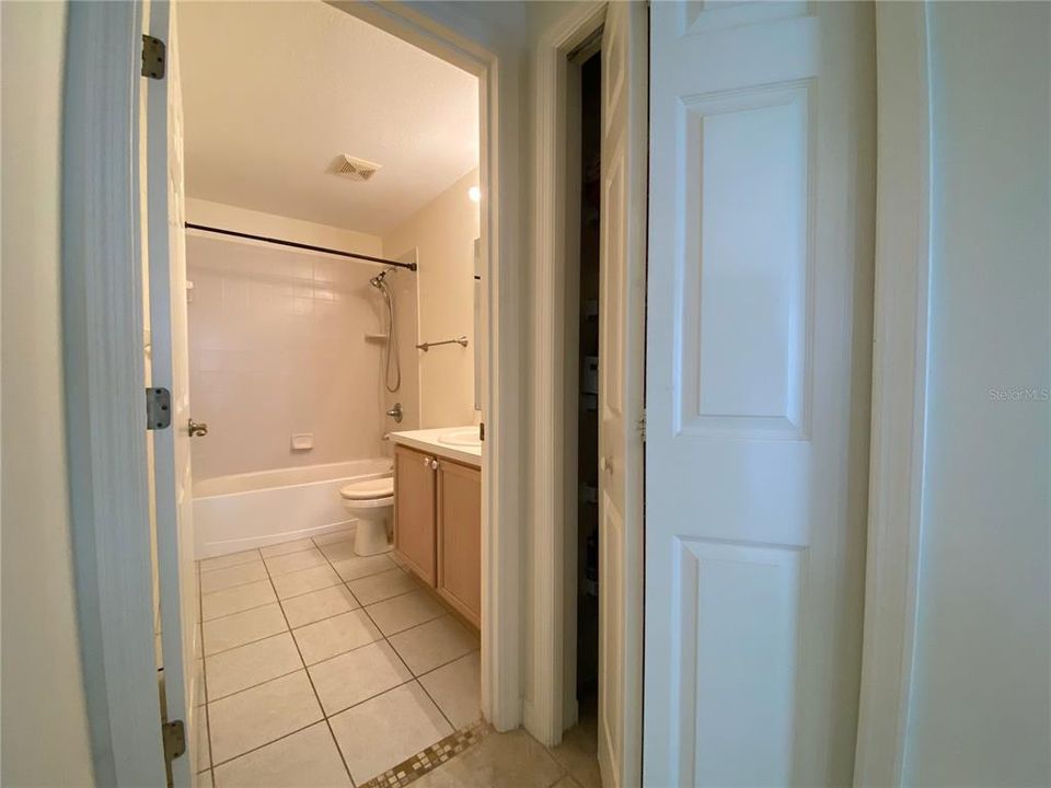 For Sale: $235,000 (2 beds, 2 baths, 1047 Square Feet)