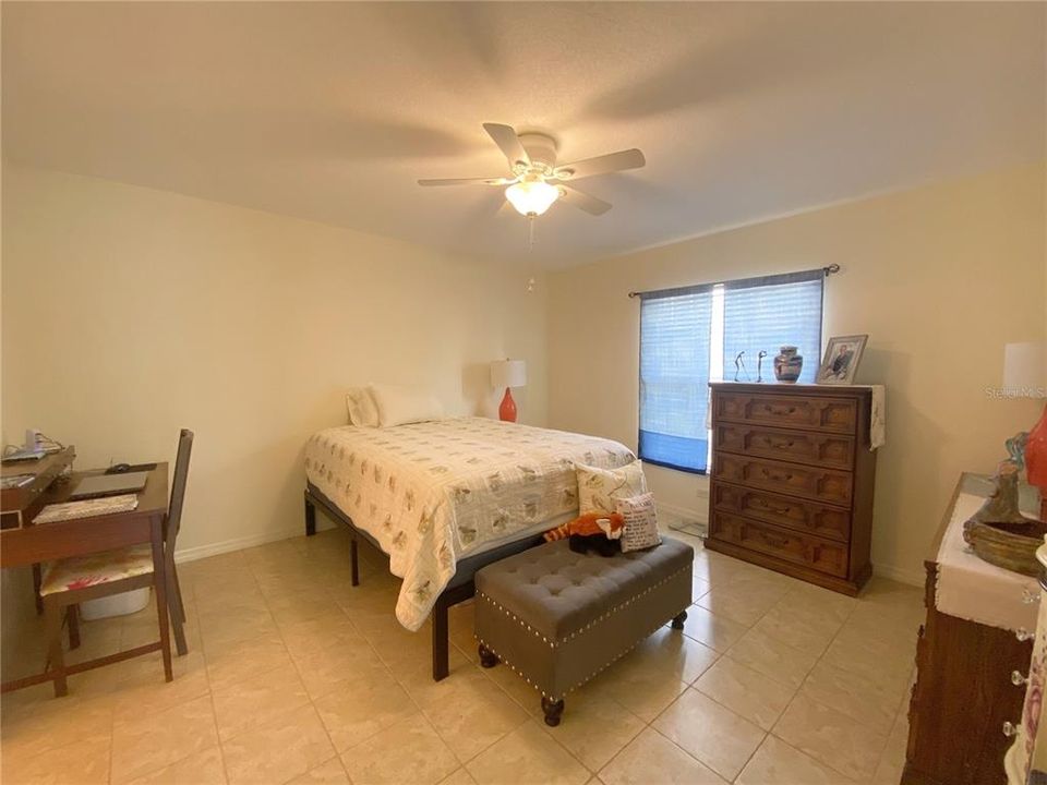 For Sale: $235,000 (2 beds, 2 baths, 1047 Square Feet)