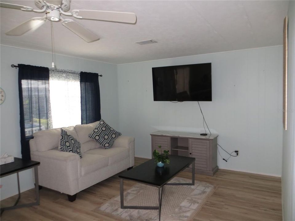 Active With Contract: $135,000 (2 beds, 2 baths, 1056 Square Feet)