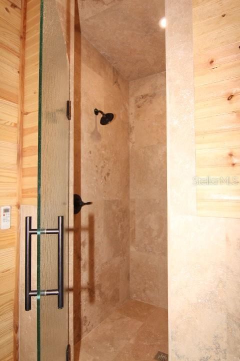 Barn Apt Shower