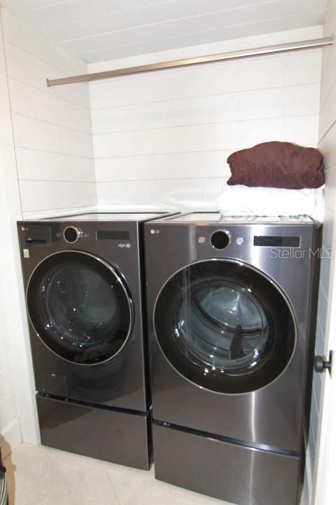 Washer/Dryer Main House