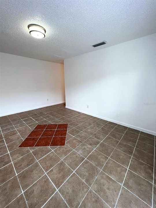 For Rent: $1,395 (2 beds, 1 baths, 800 Square Feet)