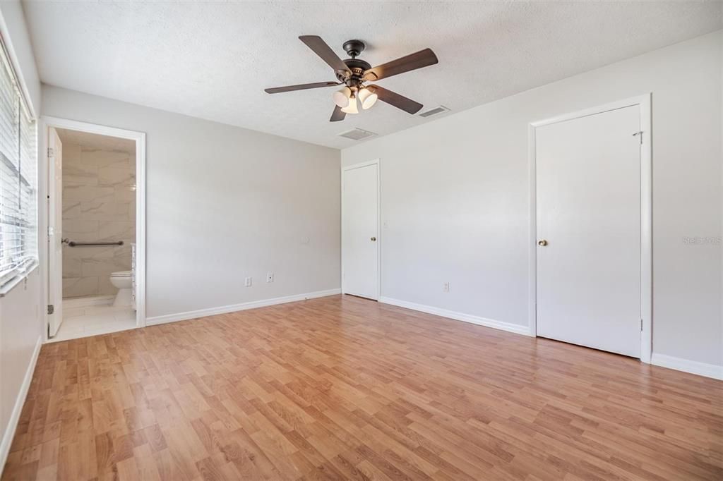 For Sale: $329,000 (3 beds, 2 baths, 1100 Square Feet)