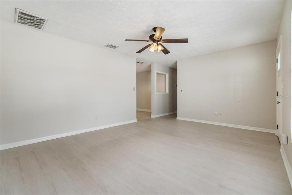 For Sale: $345,000 (3 beds, 2 baths, 1100 Square Feet)