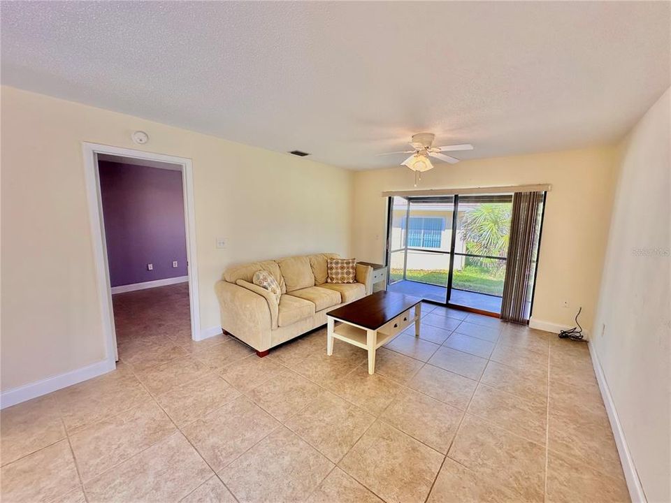 For Sale: $325,000 (2 beds, 2 baths, 862 Square Feet)