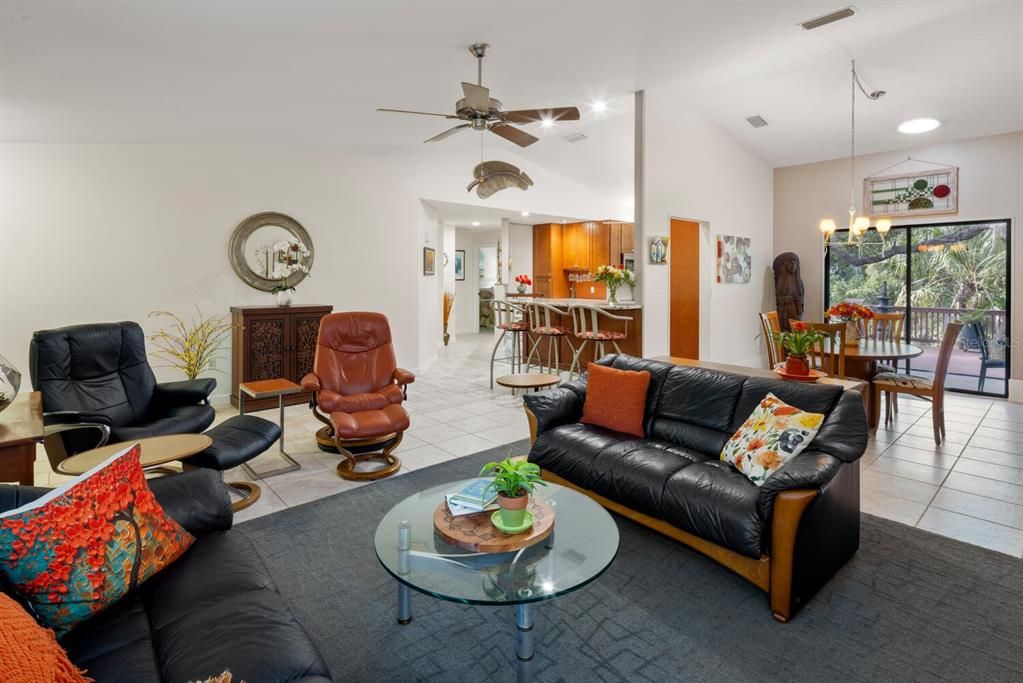 Active With Contract: $524,900 (3 beds, 2 baths, 1747 Square Feet)