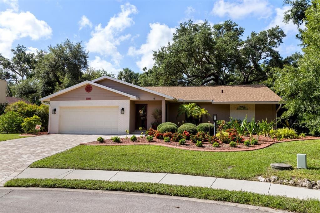 Active With Contract: $524,900 (3 beds, 2 baths, 1747 Square Feet)