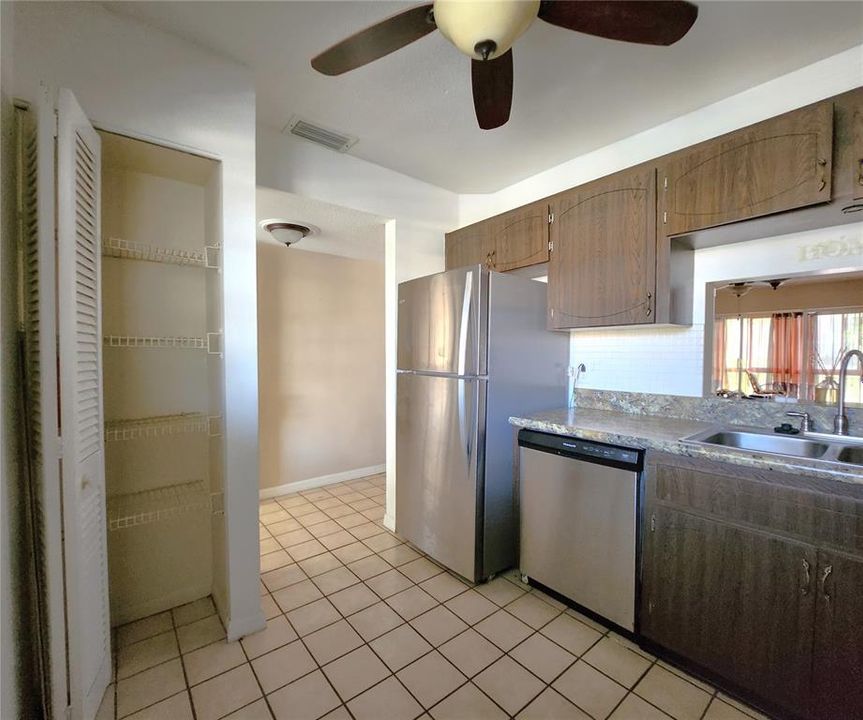 For Sale: $165,000 (2 beds, 2 baths, 1185 Square Feet)