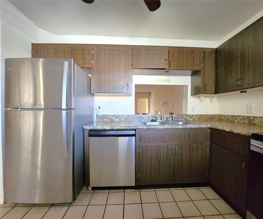 For Sale: $165,000 (2 beds, 2 baths, 1185 Square Feet)