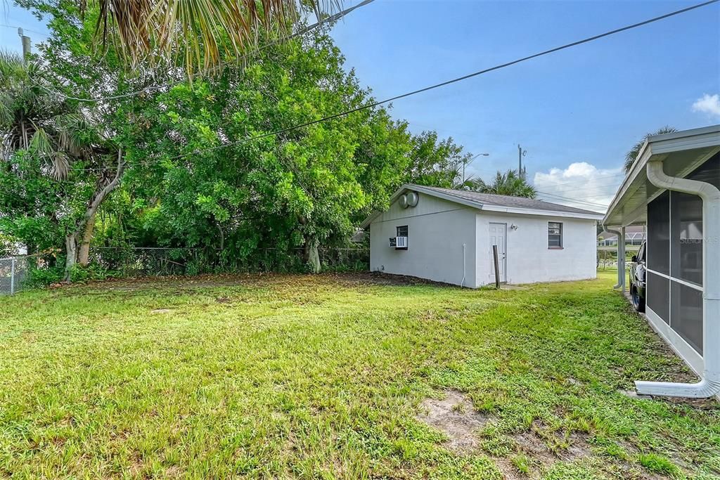 Active With Contract: $349,000 (3 beds, 2 baths, 1052 Square Feet)