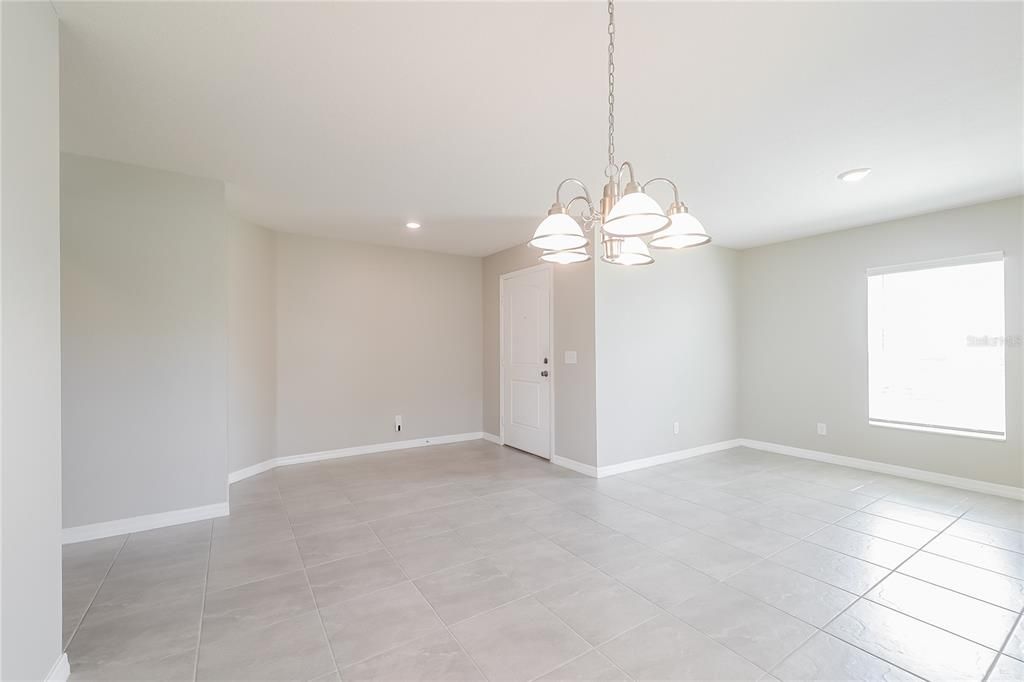 For Rent: $1,935 (4 beds, 2 baths, 1869 Square Feet)