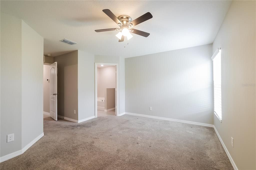 For Rent: $1,935 (4 beds, 2 baths, 1869 Square Feet)