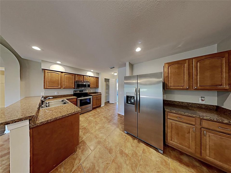 For Rent: $2,105 (3 beds, 2 baths, 1465 Square Feet)