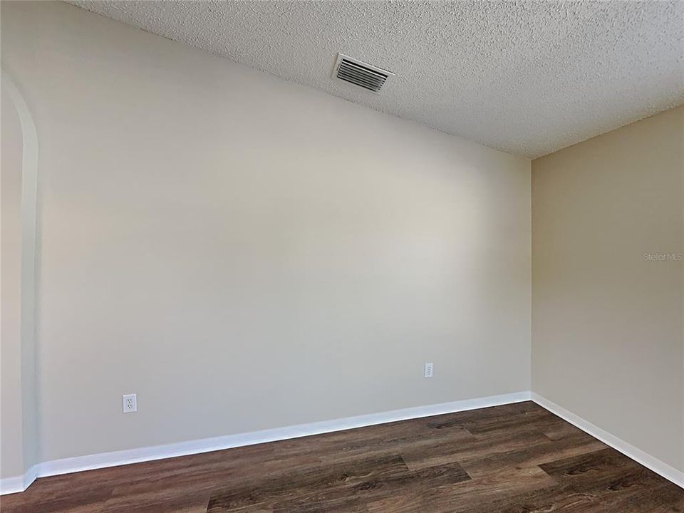 For Rent: $2,105 (3 beds, 2 baths, 1465 Square Feet)