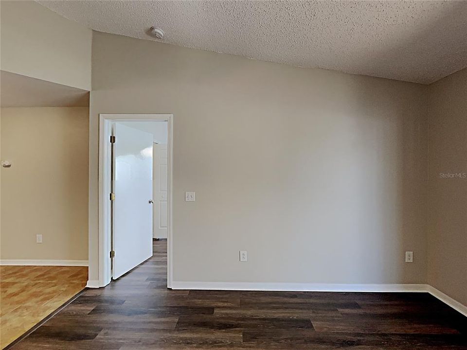 For Rent: $2,105 (3 beds, 2 baths, 1465 Square Feet)