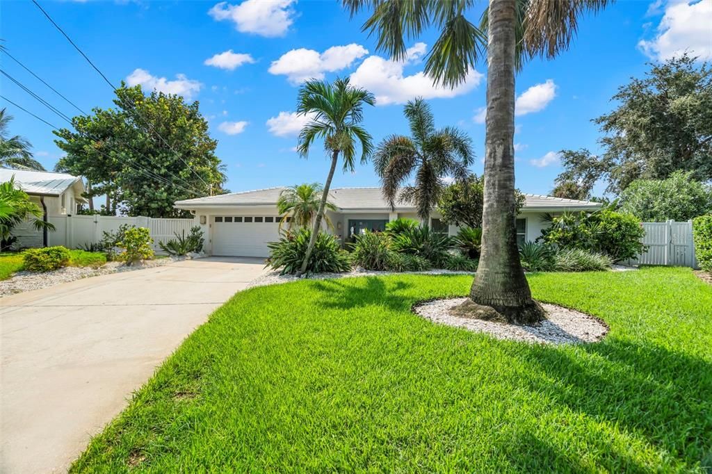 For Sale: $2,944,669 (3 beds, 2 baths, 3360 Square Feet)