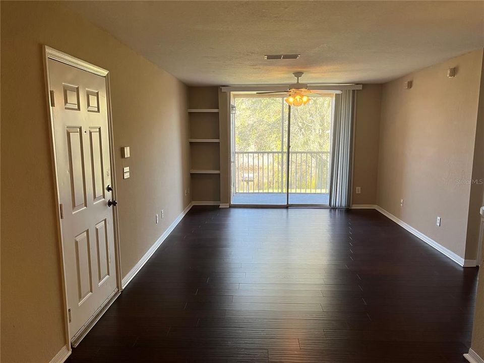 For Rent: $1,450 (1 beds, 1 baths, 671 Square Feet)