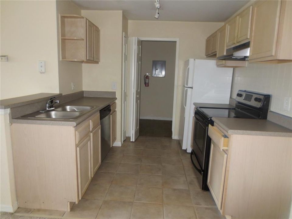 For Rent: $1,450 (1 beds, 1 baths, 671 Square Feet)