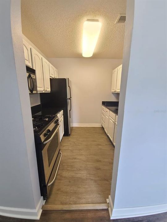 For Rent: $1,700 (2 beds, 1 baths, 830 Square Feet)