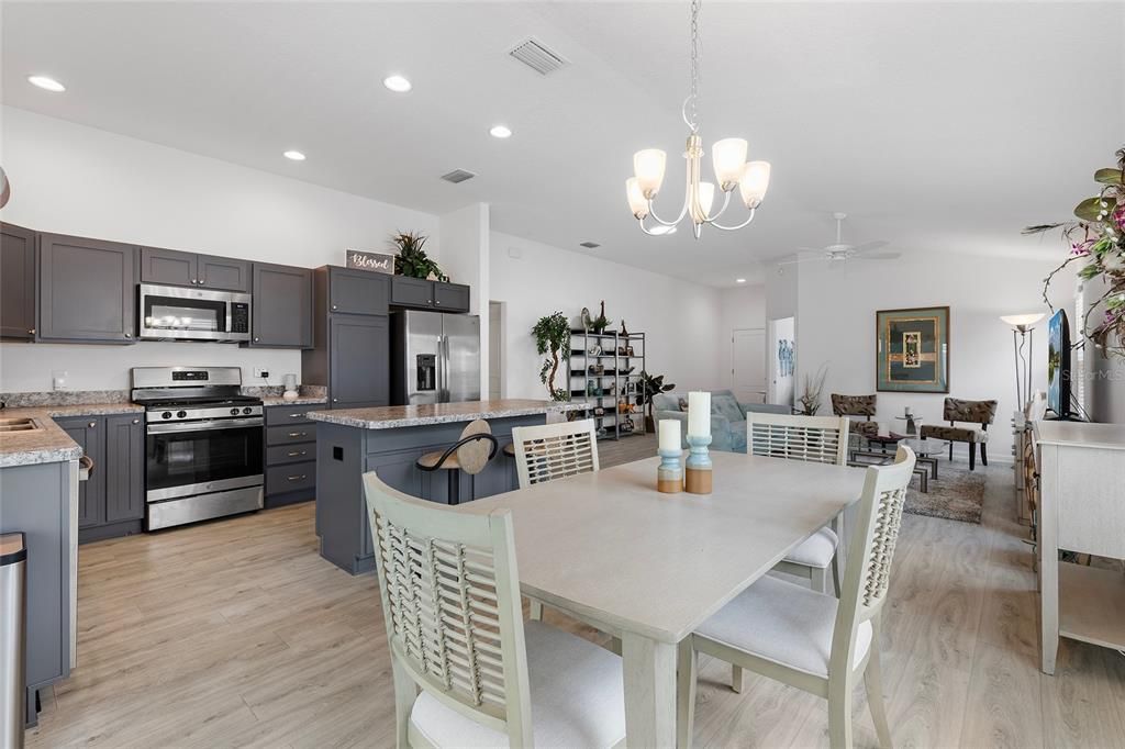 Active With Contract: $398,950 (3 beds, 2 baths, 1496 Square Feet)