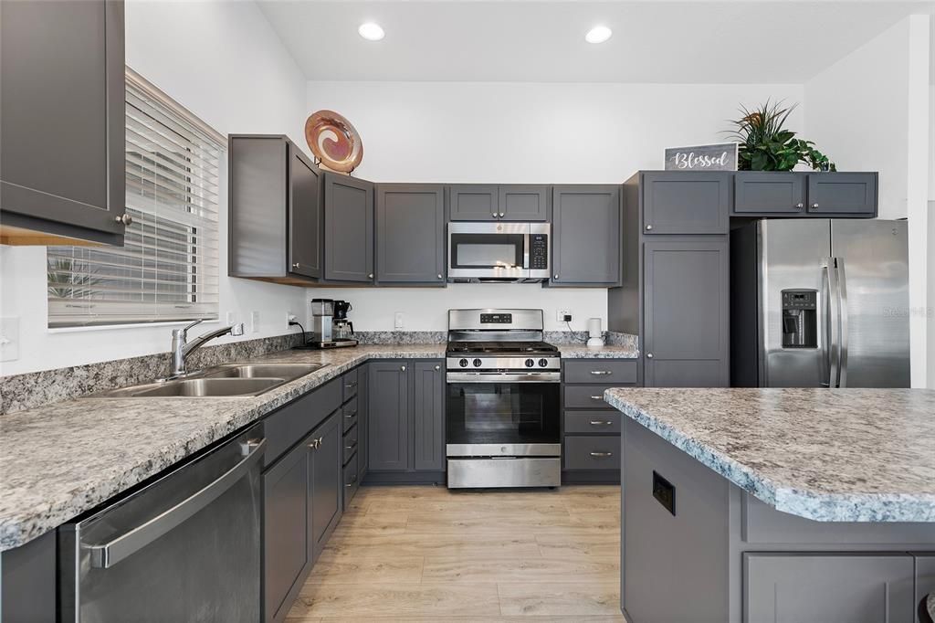 Active With Contract: $398,950 (3 beds, 2 baths, 1496 Square Feet)