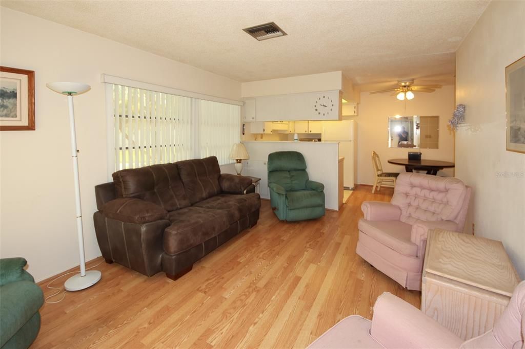 Active With Contract: $129,900 (2 beds, 1 baths, 768 Square Feet)