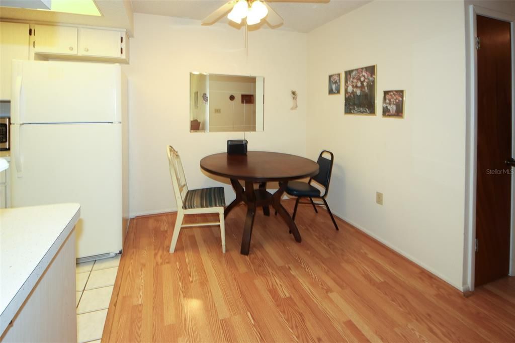 Active With Contract: $129,900 (2 beds, 1 baths, 768 Square Feet)