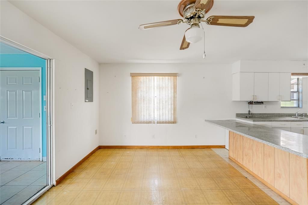 For Sale: $157,000 (2 beds, 1 baths, 1184 Square Feet)