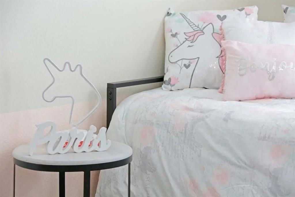 合同活跃: $2,995 (5 贝兹, 4 浴室, 2168 平方英尺)