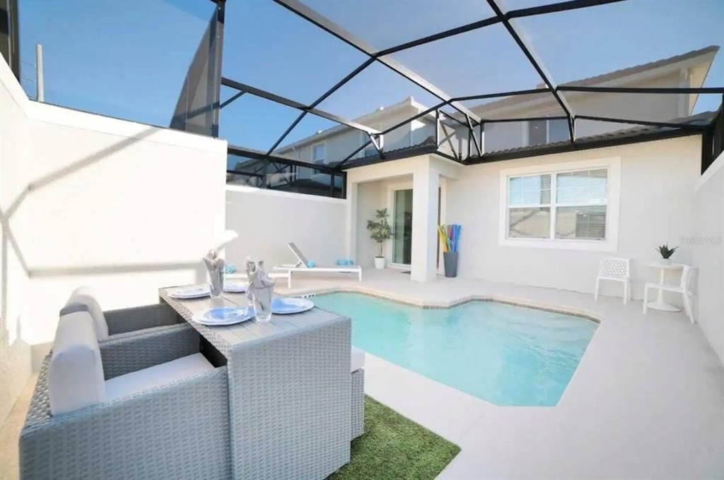 合同活跃: $2,995 (5 贝兹, 4 浴室, 2168 平方英尺)