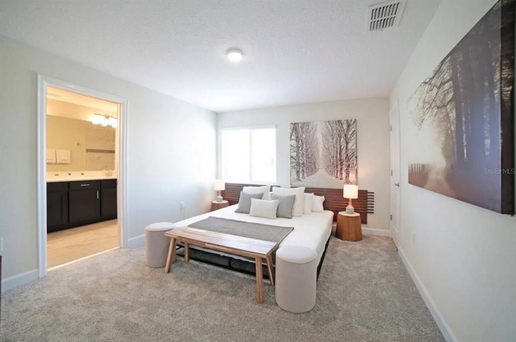 合同活跃: $2,995 (5 贝兹, 4 浴室, 2168 平方英尺)