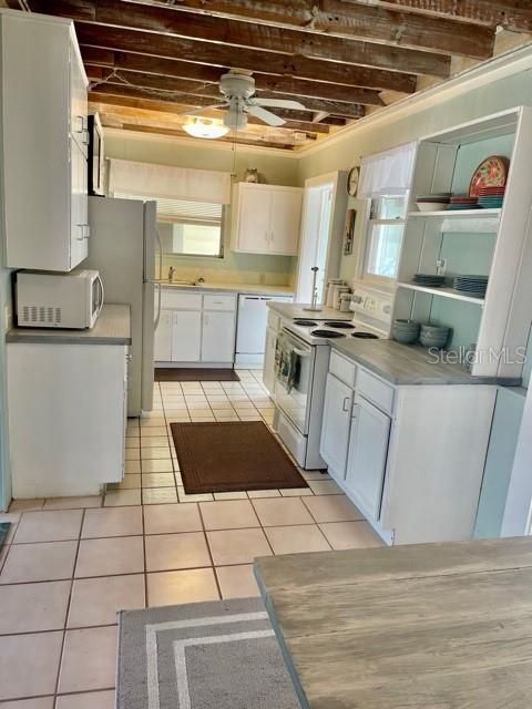 Active With Contract: $2,495 (2 beds, 1 baths, 1129 Square Feet)