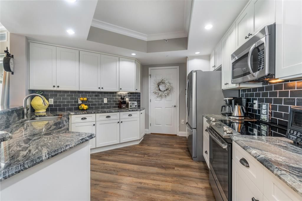 Kitchen w/42" White Cabinets, Quartz Countertops w/Tile Backsplash