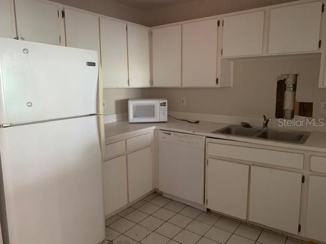 Active With Contract: $1,500 (2 beds, 2 baths, 897 Square Feet)