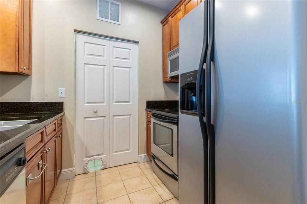 For Sale: $200,000 (1 beds, 1 baths, 531 Square Feet)