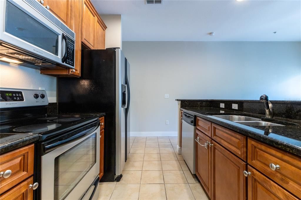 For Sale: $200,000 (1 beds, 1 baths, 531 Square Feet)